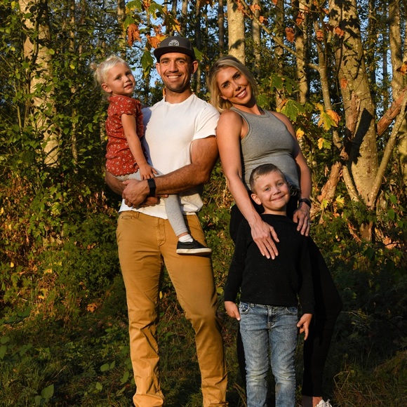 Meet your Posher, Lauren - Picture 2 of 8